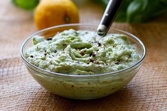 Puree z kalafiora i natki pietruszki