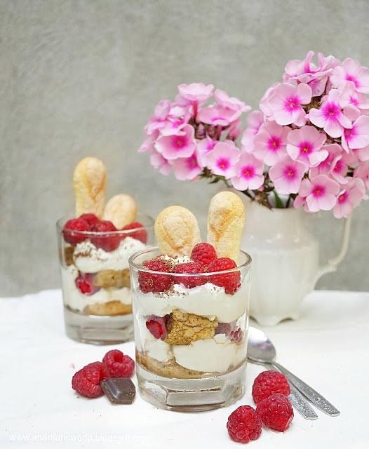 Tiramisu z malinami - deser włoski na lato