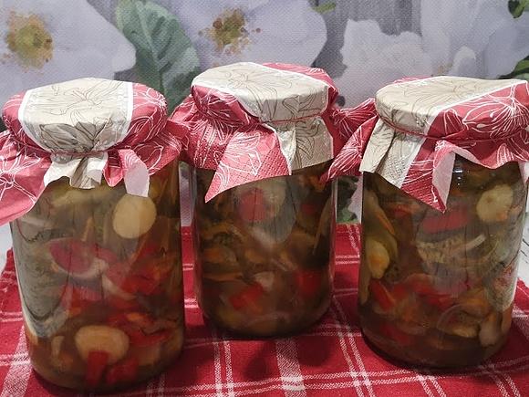 Sałatka z ogórkiem i papryką