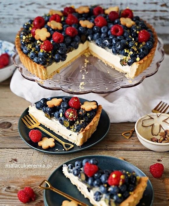 Soczysta tarta borówkowo-malinówa z biała czekoladą