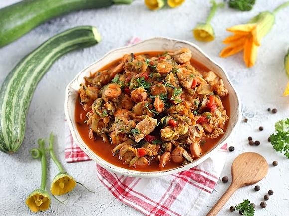 Bigos z cukinii