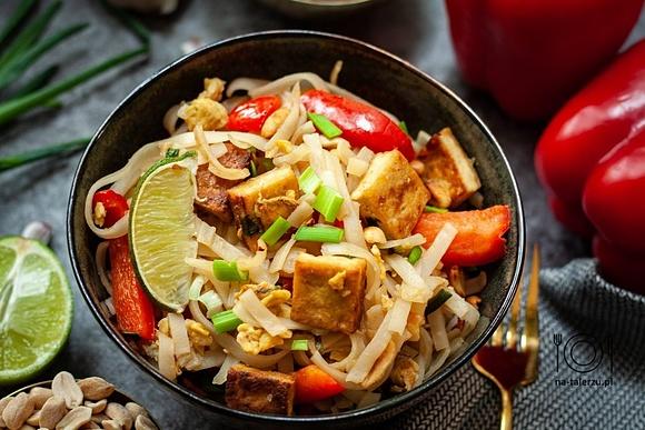 Pad thai z tofu - wegetariańska wersja tajskiego makaronu ryżowego