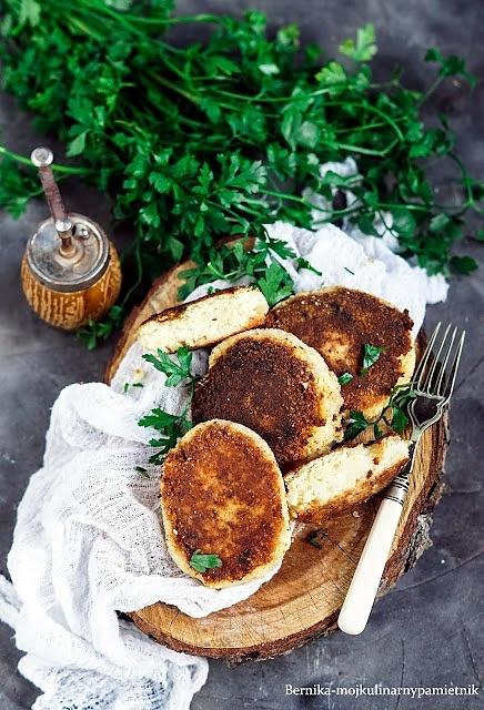 Kotlety ruskie - przepis na tradycyjne danie z ziemniaków i twarogu