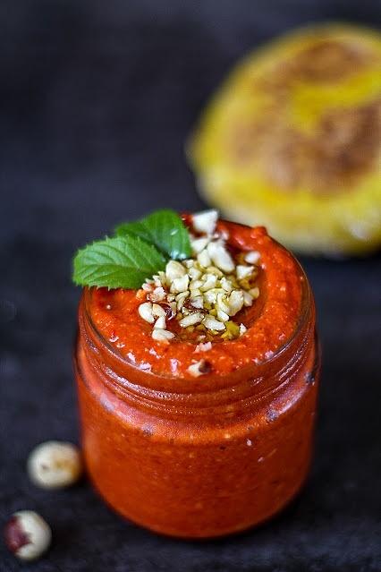 Muhammara - pasta z pieczonej papryki i orzechów