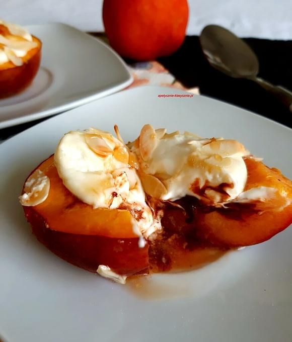 Brzoskwinie zapiekane z czekoladą i mascarpone