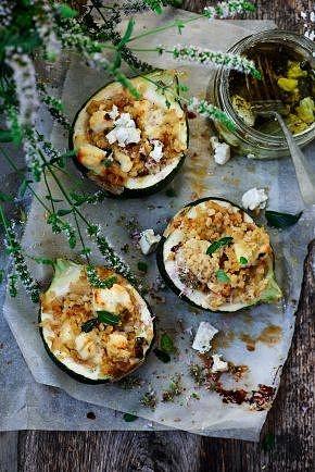 Cukinia faszerowana kaszą bulgur i serem feta