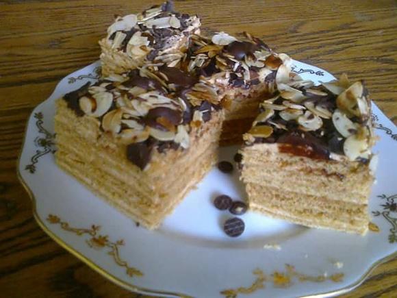 Ciasto Marlenka - klasyczny przepis na miodowe ciasto z kremem