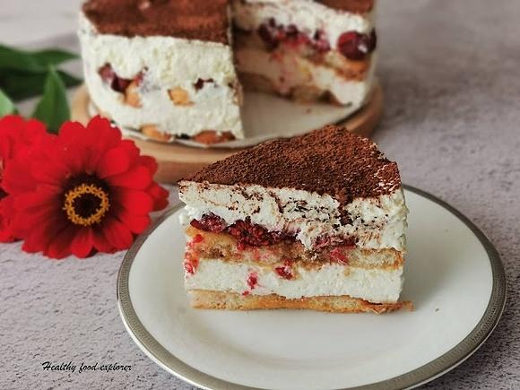 Torcik tiramisu z malinami