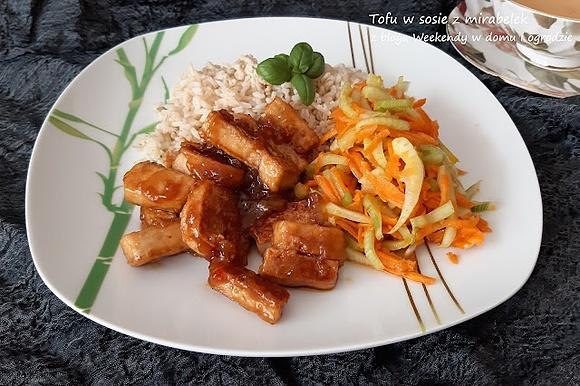 Tofu w sosie z mirabelek