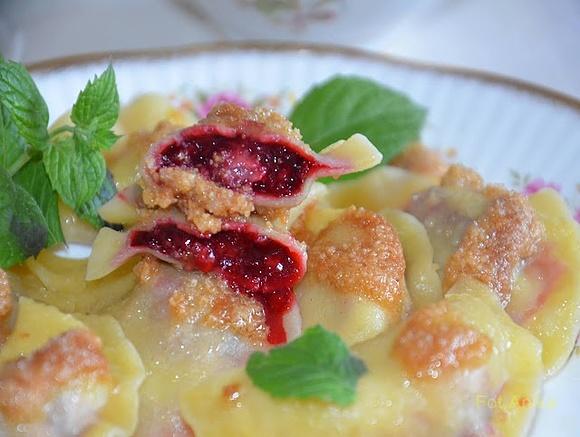 Pierogi z jeżynami