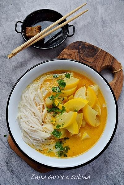 Zupa curry z cukinią