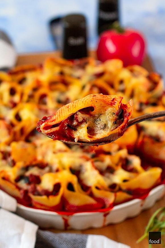 Lumaconi faszerowane mięsem mielonym, warzywami i mozzarellą