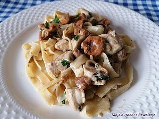 Tagliatelle z kurczakiem w kremowym sosie kurkowym