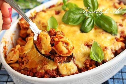 Tortellini zapiekane w sosie bolońskim