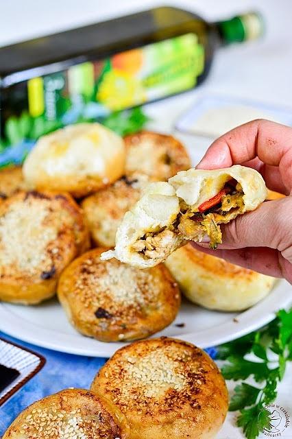 Bao buns nadziewane bułki drożdżowe parowane na patelni