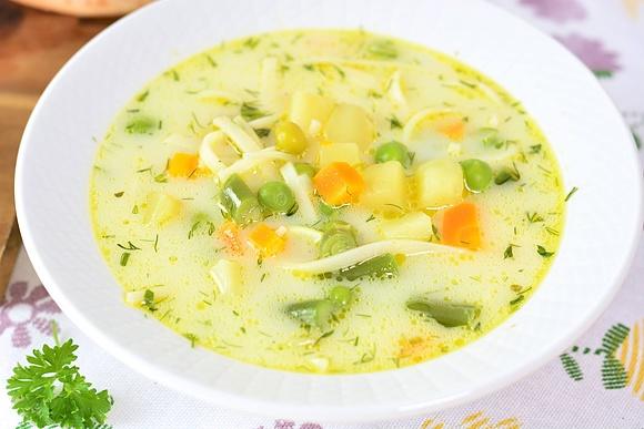 Zupa jarzynowa ze śmietaną