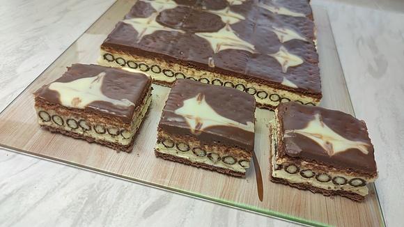 Ciasto bez pieczenia z rurkami z kremem