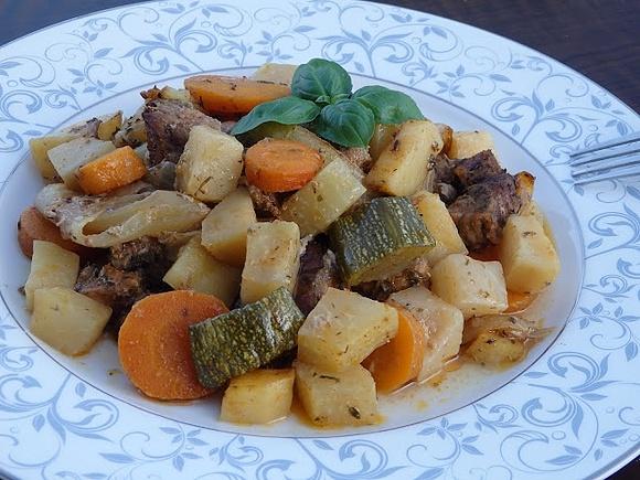 Karkówka pieczona z warzywami