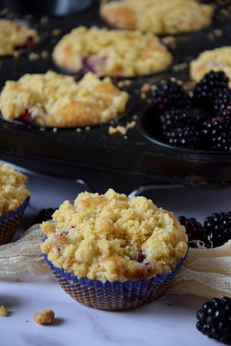Muffinki z jeżynami i kruszonką