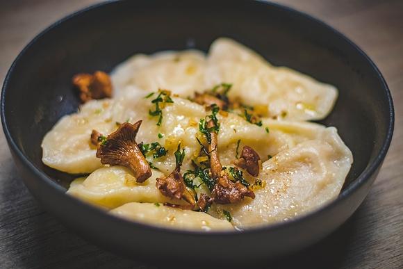 Domowe pierogi z kurkami
