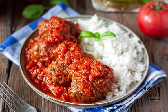 Soutzoukakia – greckie aromatyczne klopsiki w pomidorowym sosie