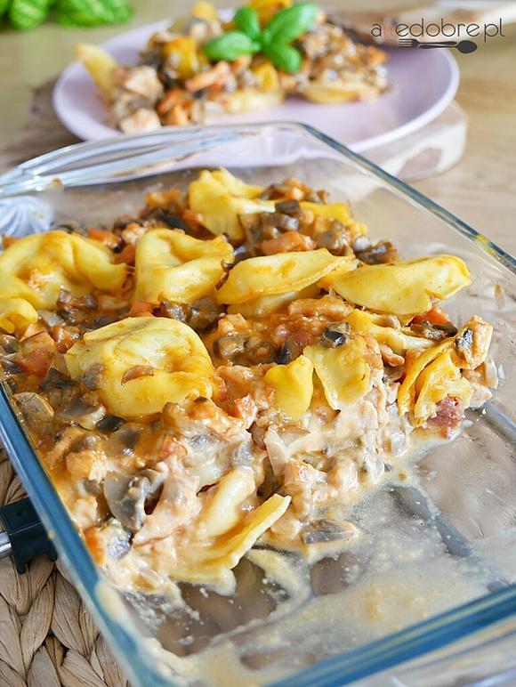 Zapiekanka z tortellini i pieczarkami - przepis na obiad