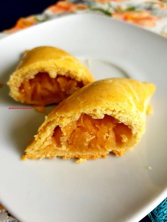 Empanadas z jabłkiem i cynamonem