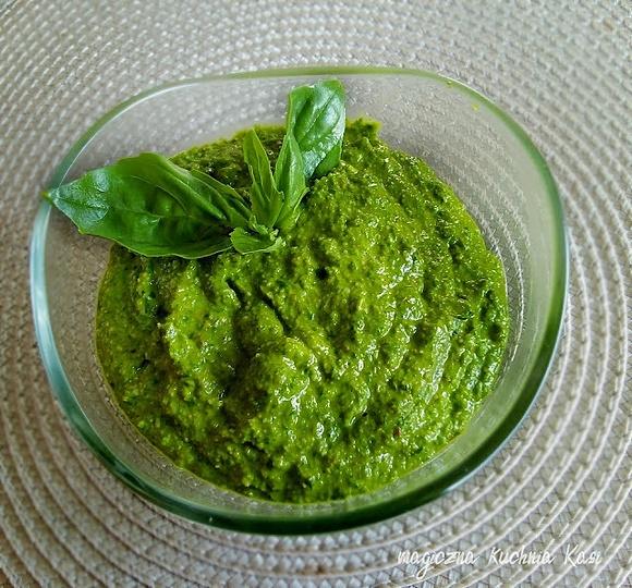 Pesto z bazylii