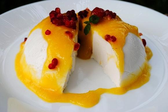 Kokosowa panna cotta z sosem mango