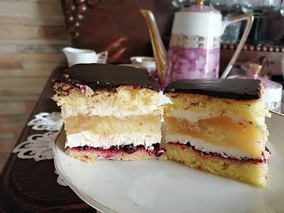 Biszkopt przekładany dwukrotnie