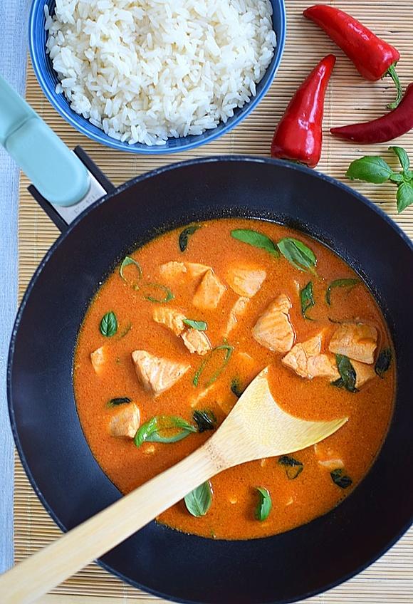Curry z łososiem i mlekiem kokosowym