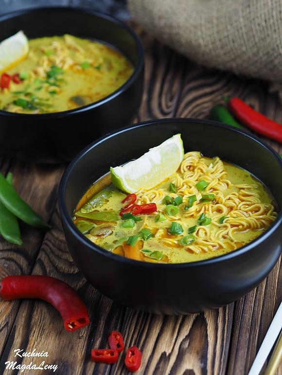 Zupa curry z makaronem