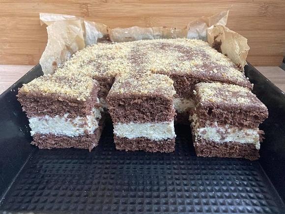 Ciasto Kinder Bueno z masą orzechową i biszkoptem