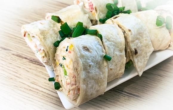 Tortilla z mięsem z kurczaka - szybka i smaczna przekąska na imprezę