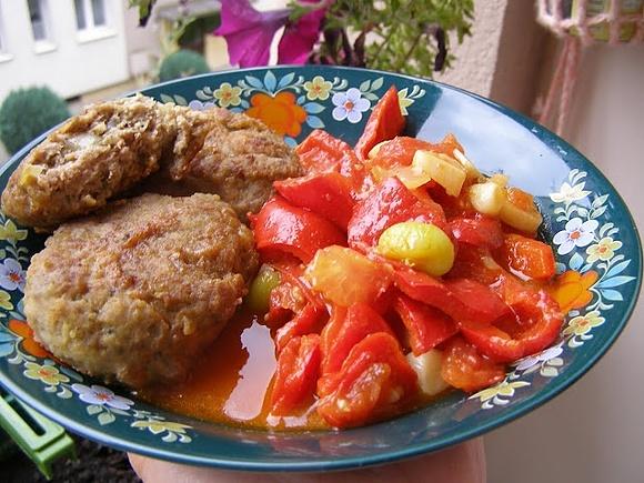 Pyszne kotlety mielone z czarnuszką, papryką i czosnkiem
