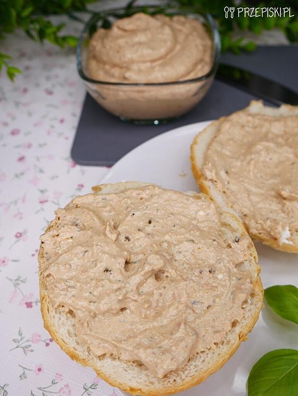 Pasta kanapkowa z fety i suszonych pomidorów