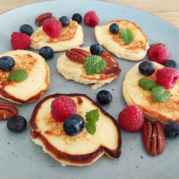 Białkowe placki skyrowe z jogurtu skyr bez glutenu keto