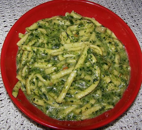 Na szybko makaron spätzle w sosie szpinakowym
