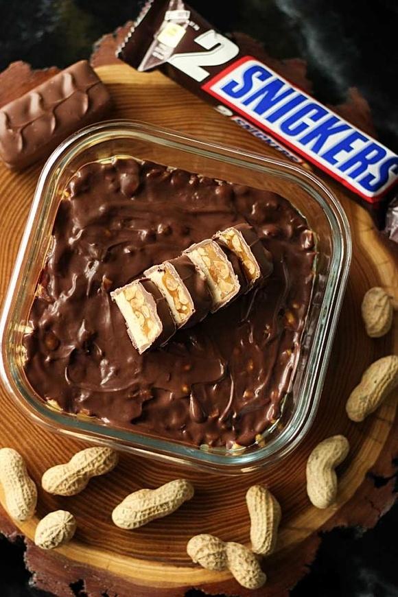 Deser snickers fit bez cukru z daktylami i odżywką białkową