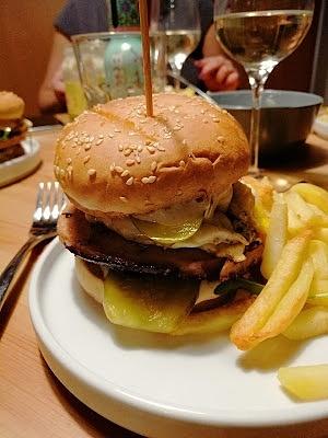 Przedwojenny burger według Magdy Gessler