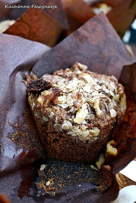 Zdrowe muffiny z jabłkami, orzechami i cynamonem