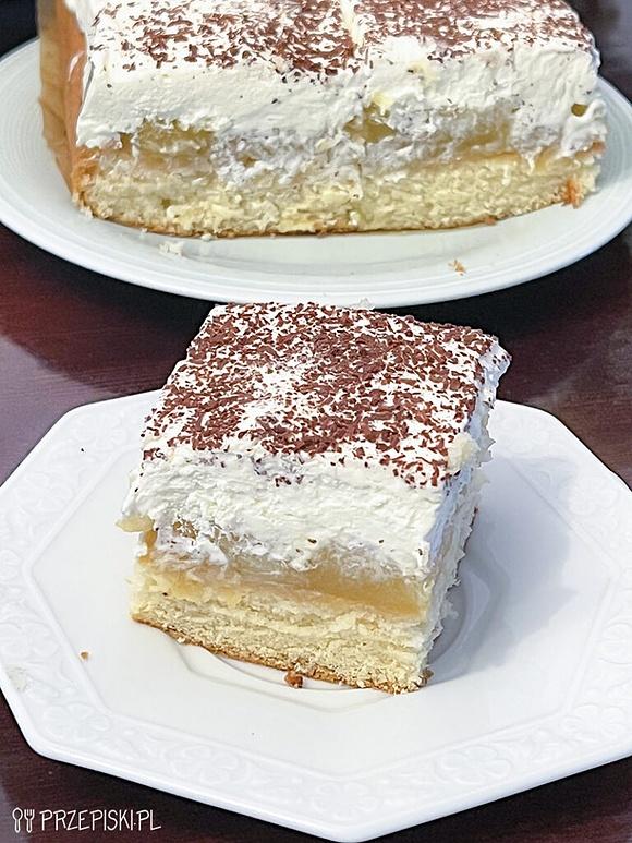 Szarlotka z bitą śmietaną
