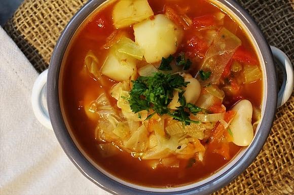 Zupa z kapusty i Minestrone - jesienna szkocka zupa warzywna