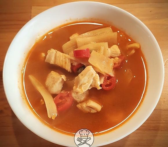 Curry z kurczakiem i pędami bambusa