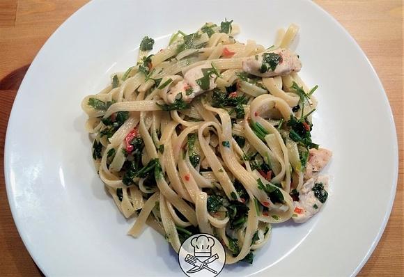 Spaghetti aglio olio z kurczakiem