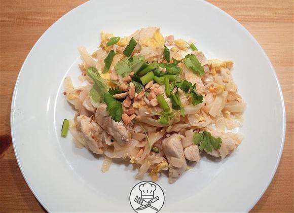 Pad Thai z kurczakiem – szybkie danie kuchni tajskiej