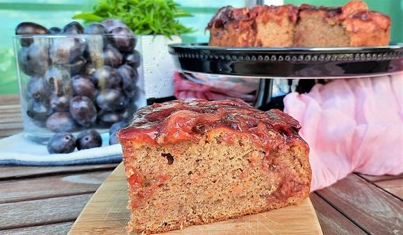 Ciasto marchewkowe ze śliwkami i jabłkiem
