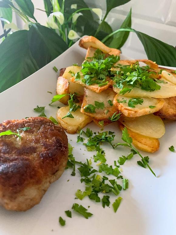 Kotlet mielony ze smażonymi talarkami