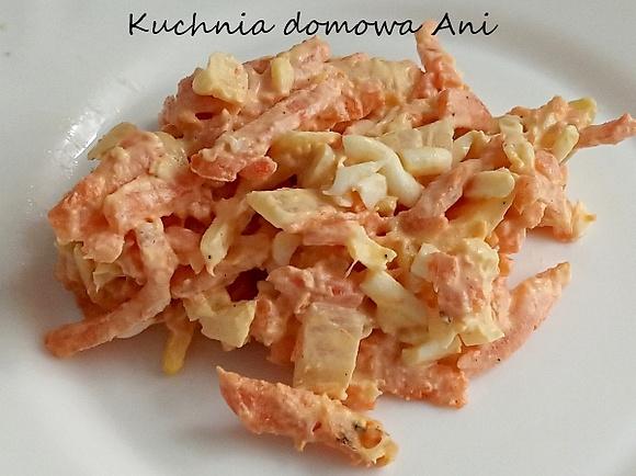 Sałatka marchewkowo-cebulowa z jajkiem