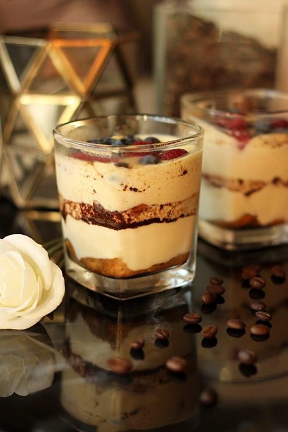 Tiramisu z bitą śmietaną
